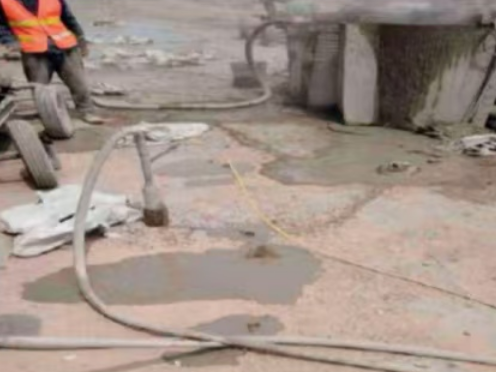 浑源水泥混凝土路面板底注浆技术 路面脱空注浆整治方案