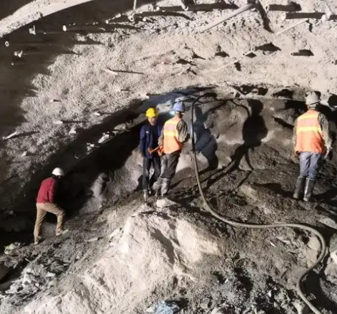 浑源拱顶带模注浆料的施工流程及注意事项